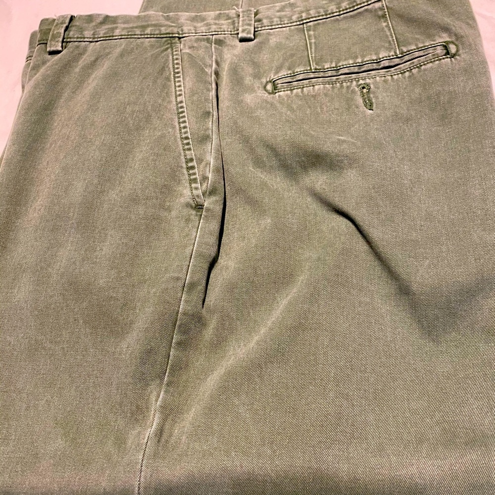 Men’s chino pants